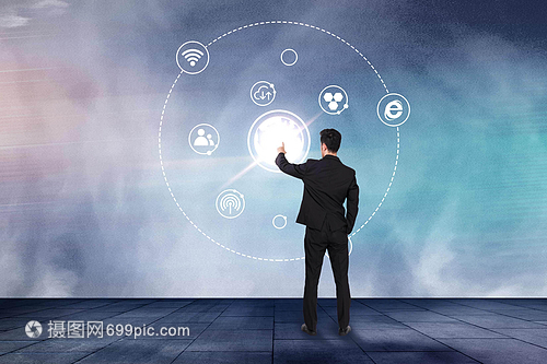指尖轻点，世界互联——商务男士与信息时代的地球脉搏